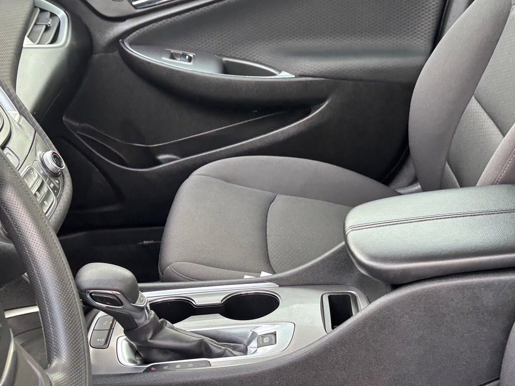Used 2024 Chevrolet Malibu LT FWD image 11