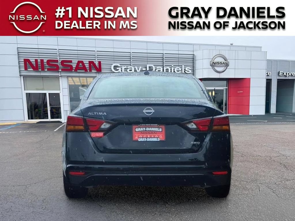 Used 2025 Nissan Altima 2.5 SV AWD/4WD image 4