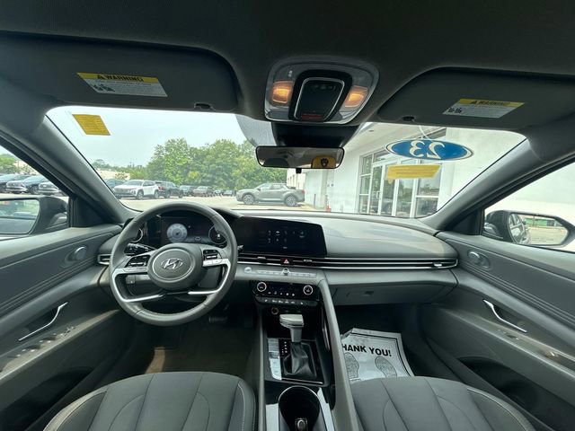 Used 2023 Hyundai Elantra SEL w/ Convenience Package image 14