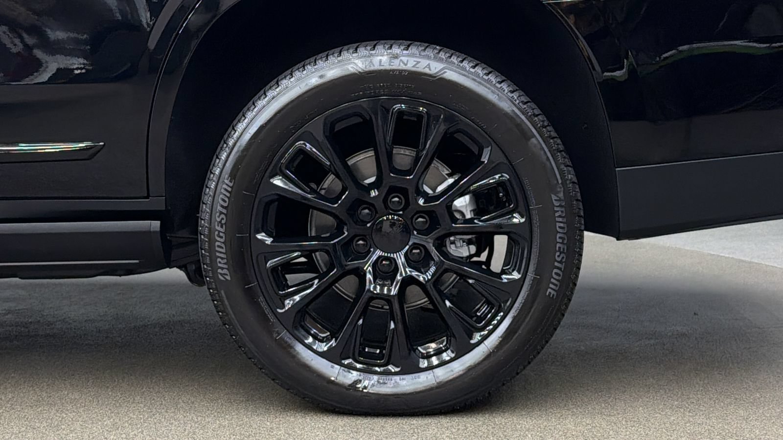 Used 2026 GMC Yukon Denali w/ Sun & Power Step Package AWD/4WD image 12