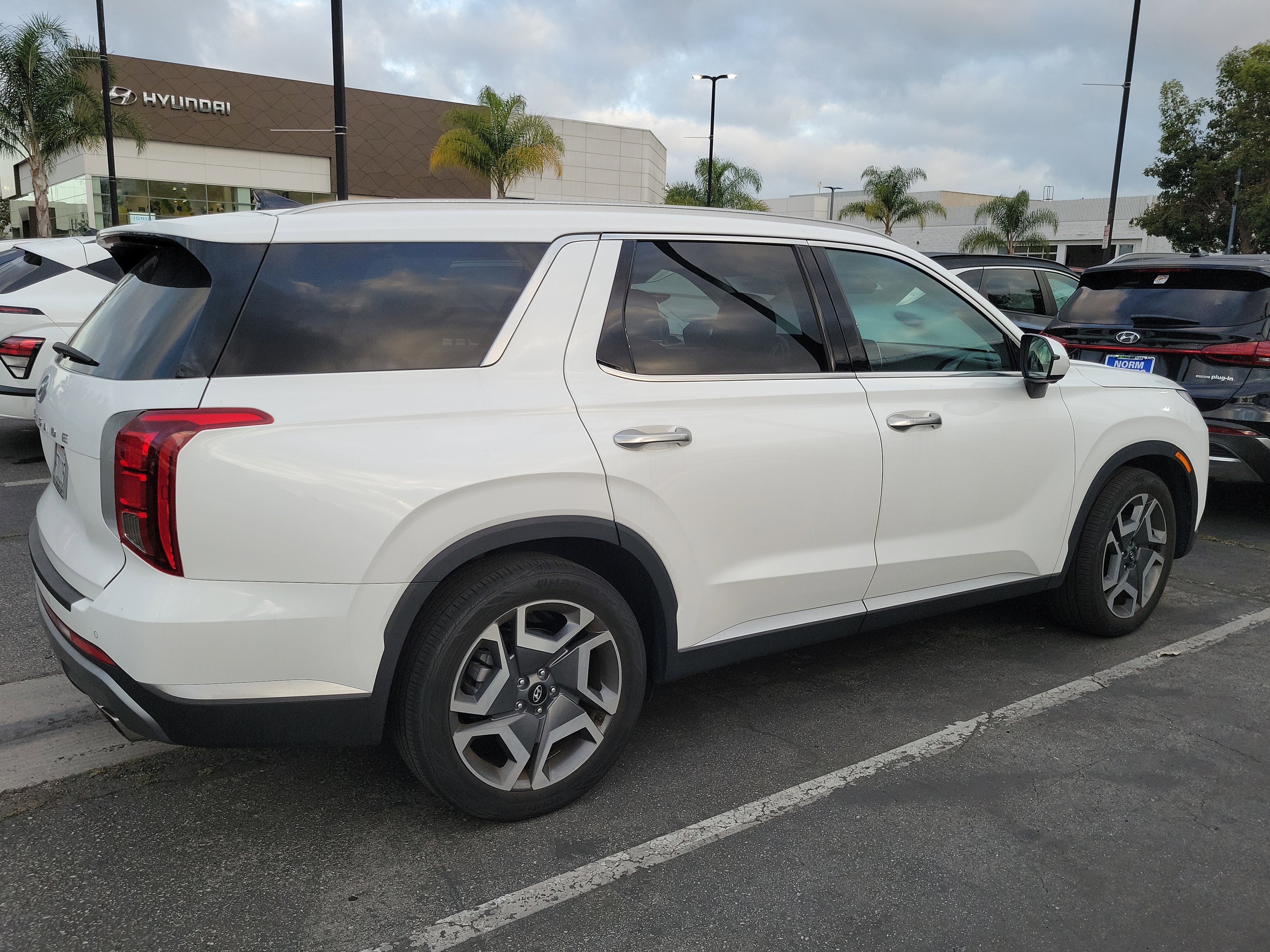 Used 2023 Hyundai Palisade SEL w/ Cargo Package FWD image 4