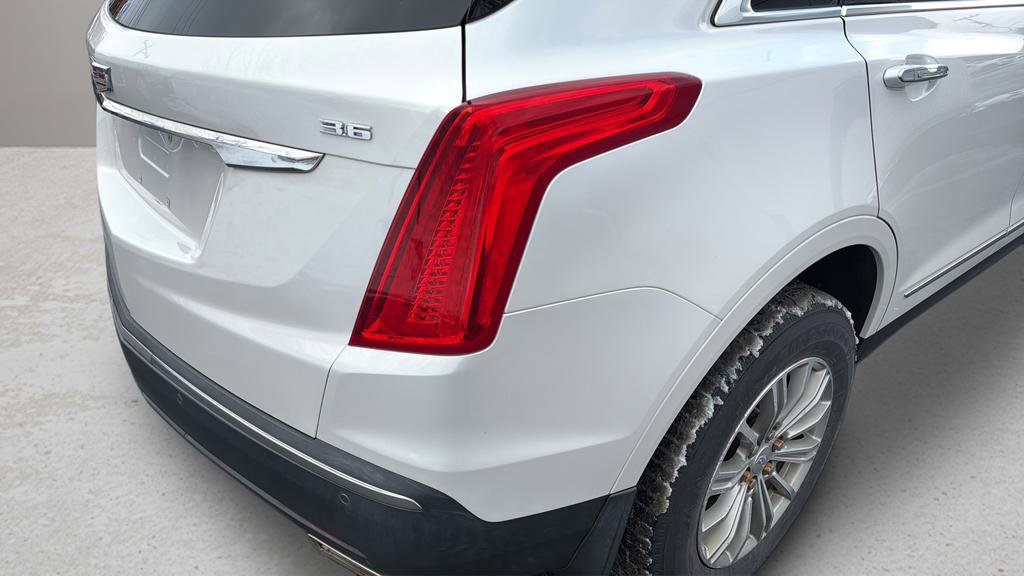 Used 2017 Cadillac XT5 Luxury w/ Driver Awareness Package image 12