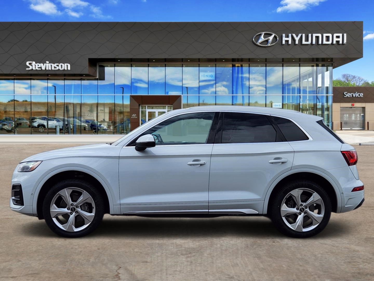 Used 2021 Audi Q5 Prestige w/ Prestige Package image 2