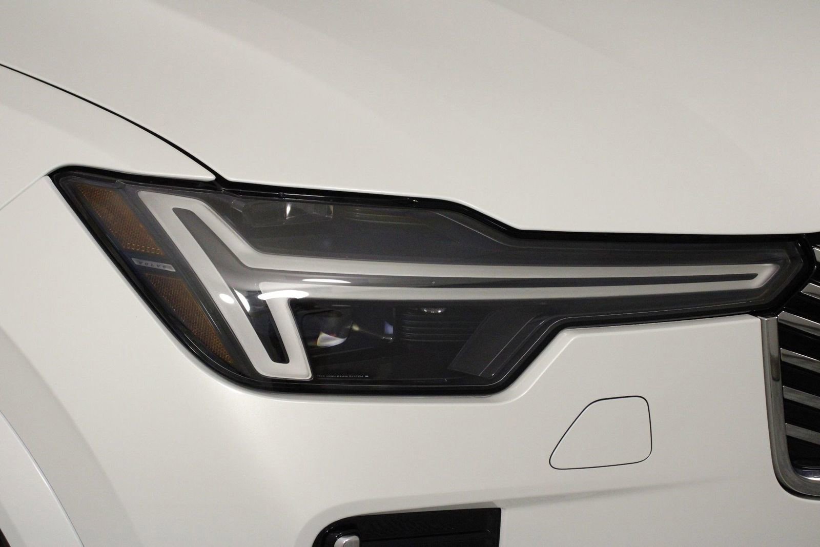 New 2025 Volvo XC90 B6 Plus image 14