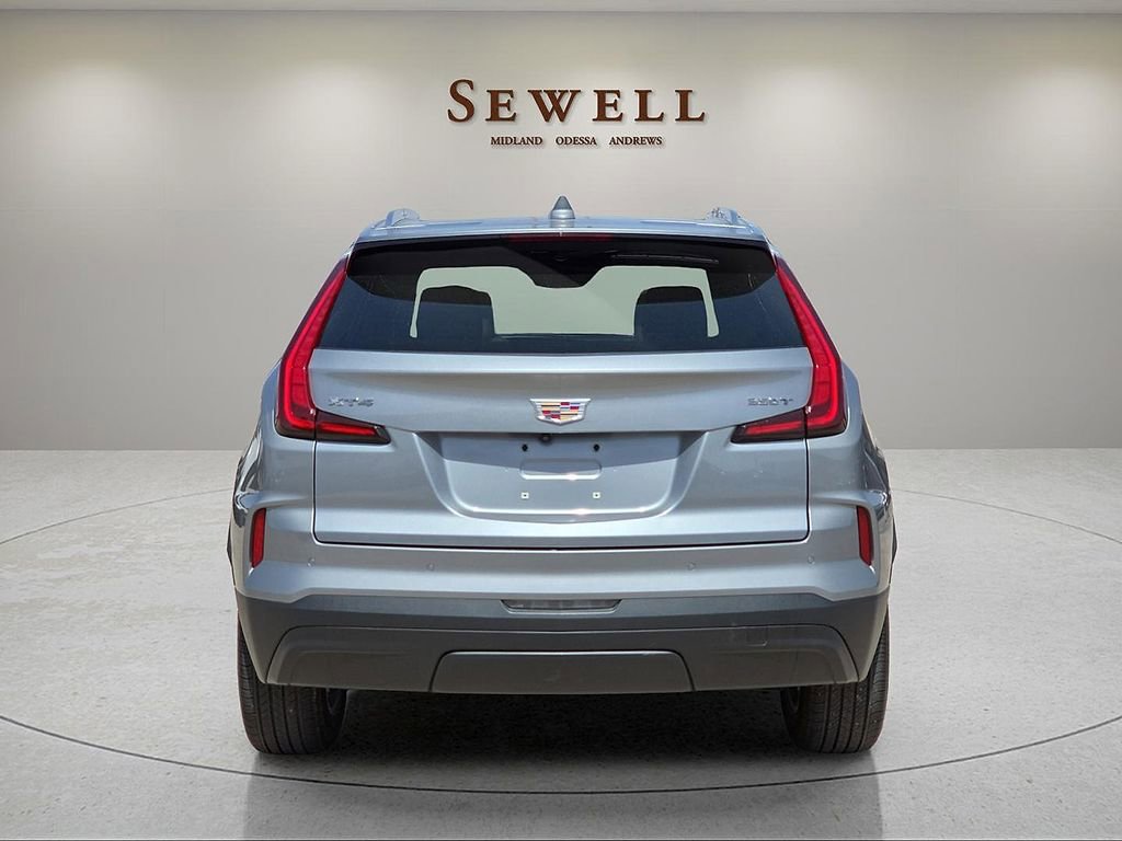 Used 2024 Cadillac XT4 Luxury w/ Cold Weather Package FWD image 4