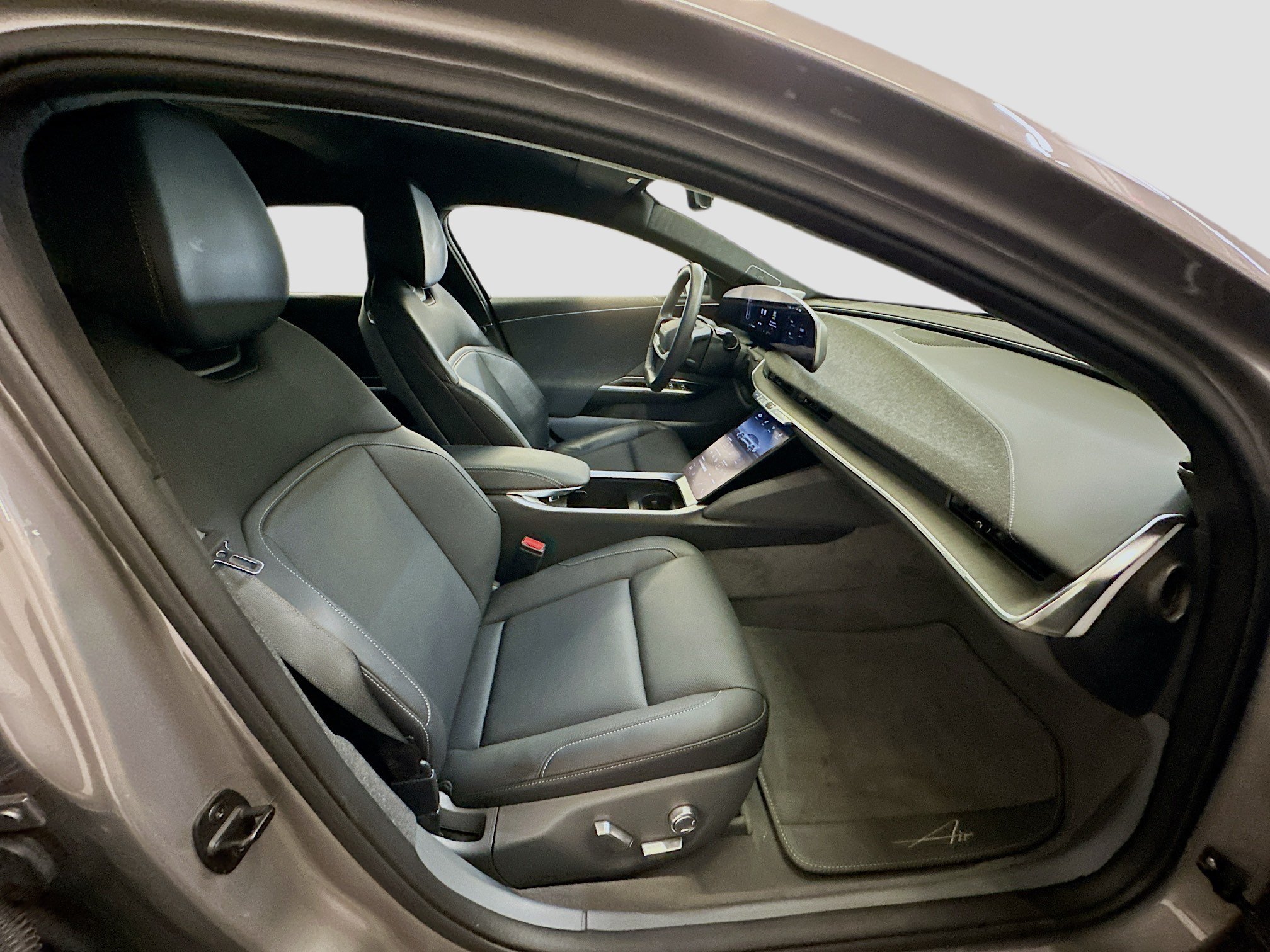 Used 2024 Lucid Air Touring AWD/4WD image 33