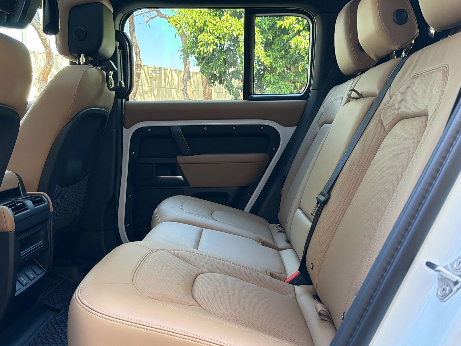 New 2026 Land Rover Defender 110 X-Dynamic SE AWD/4WD image 27