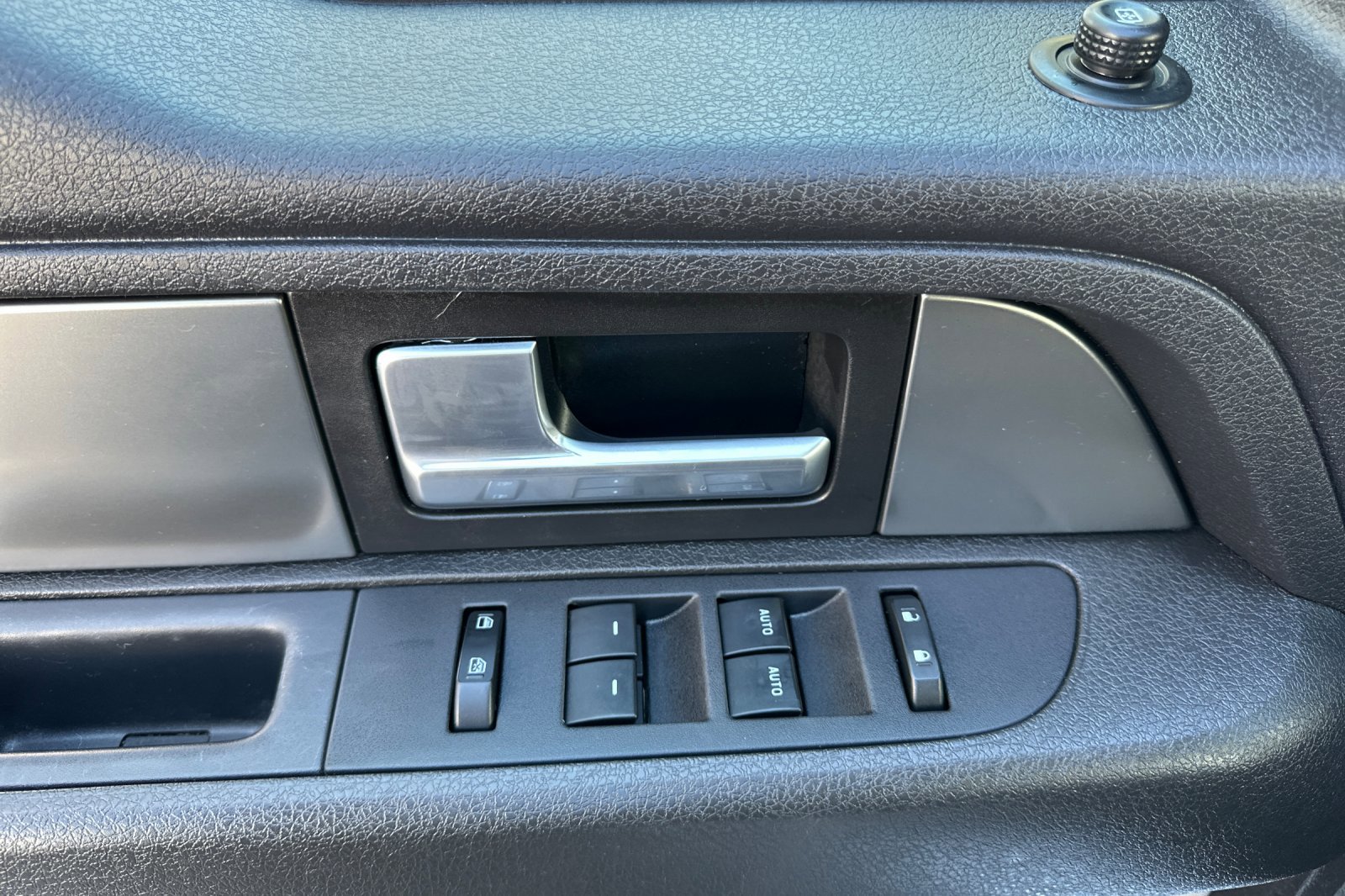 Used 2012 Ford F150 Raptor w/ Raptor Luxury Pkg image 11