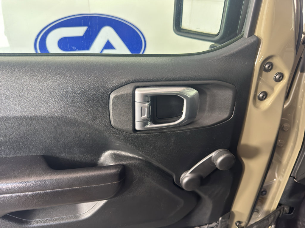 Used 2020 Jeep Gladiator Sport image 15