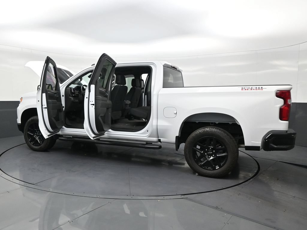 Used 2025 Chevrolet Silverado 1500 LT Trail Boss w/ LT Trail Boss Premium Package AWD/4WD image 28