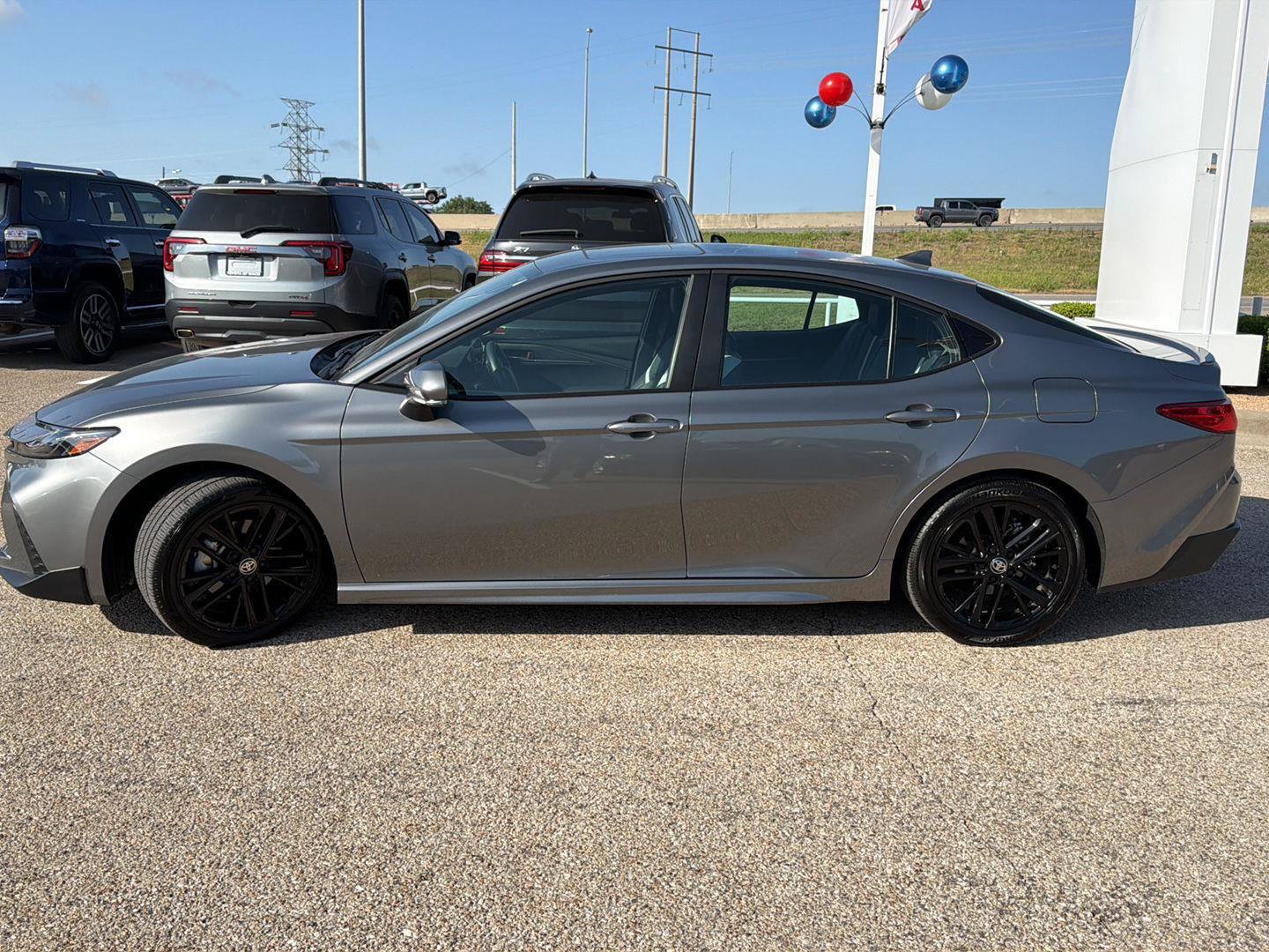 Used 2025 Toyota Camry SE FWD image 6