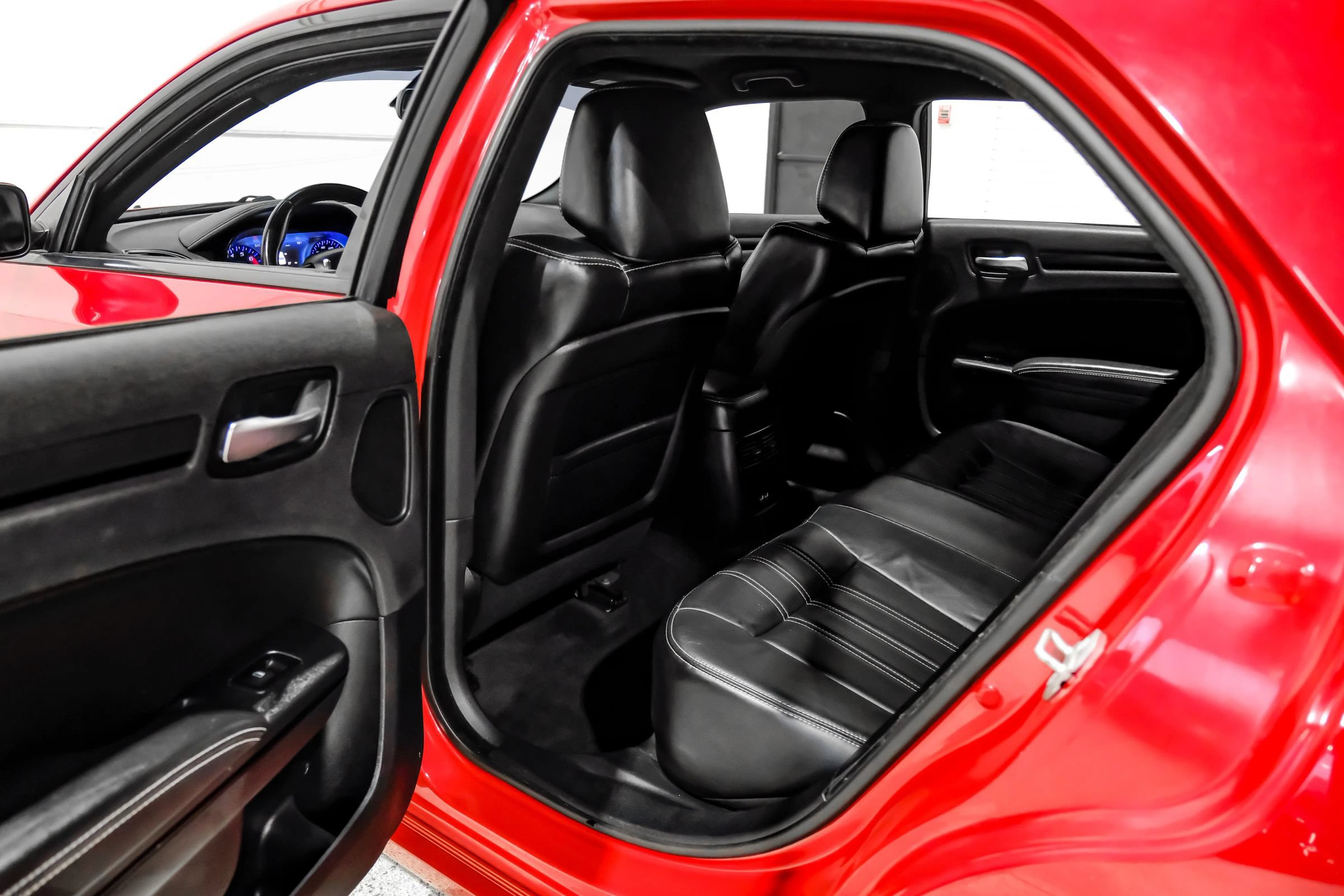 Used 2015 Chrysler 300 S RWD image 49