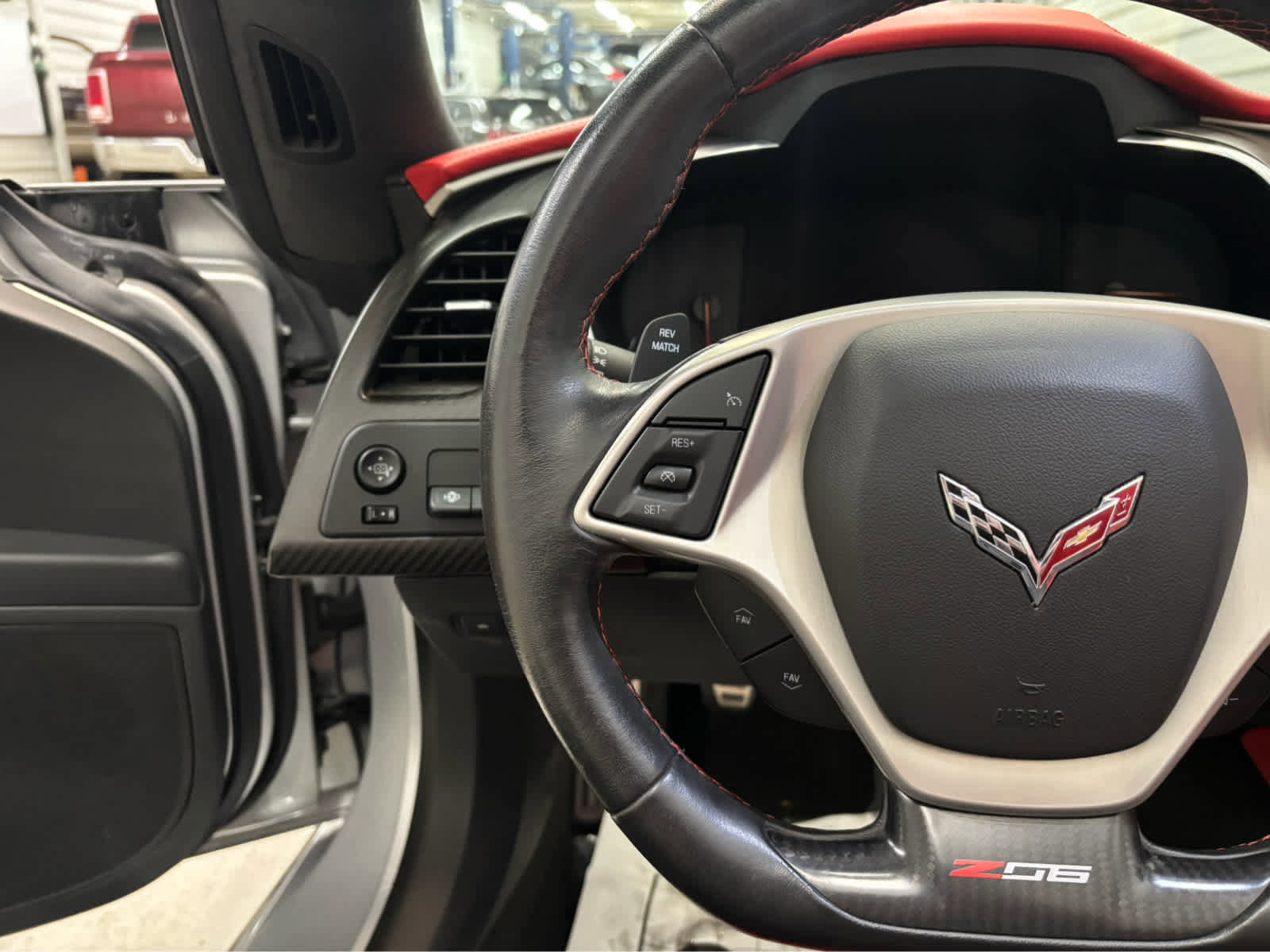 Used 2015 Chevrolet Corvette Z06 w/ 3LZ Preferred Equipment Group image 17