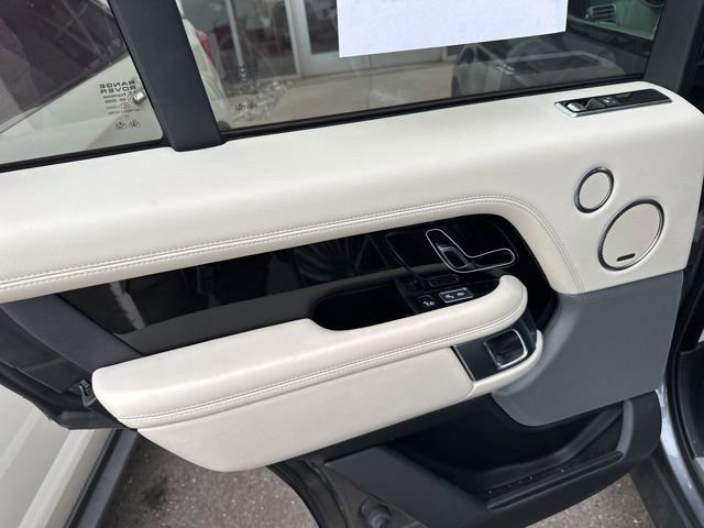Used 2018 Land Rover Range Rover HSE image 12