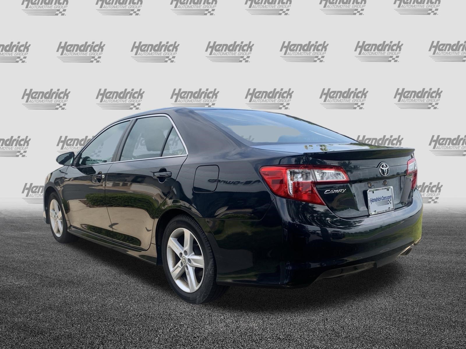 Used 2014 Toyota Camry SE w/ Moonroof Package FWD image 7
