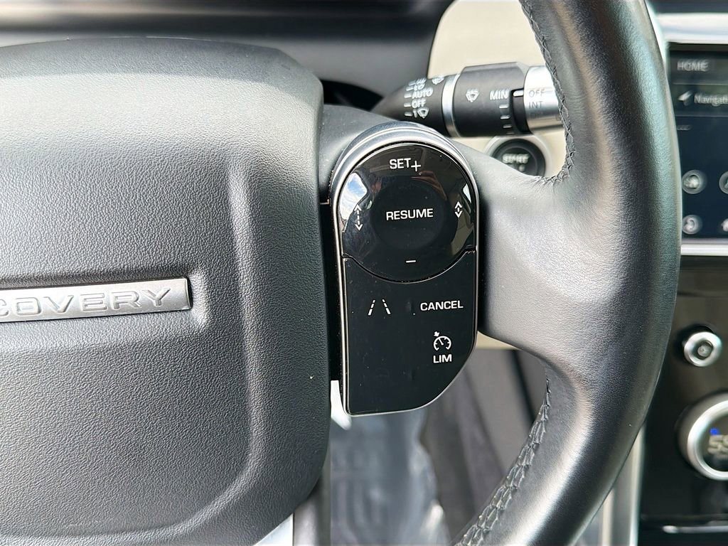 Used 2020 Land Rover Discovery Sport SE image 38
