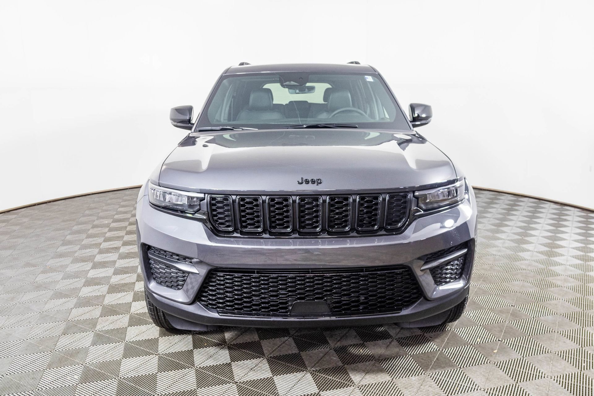 New 2025 Jeep Grand Cherokee Altitude image 5