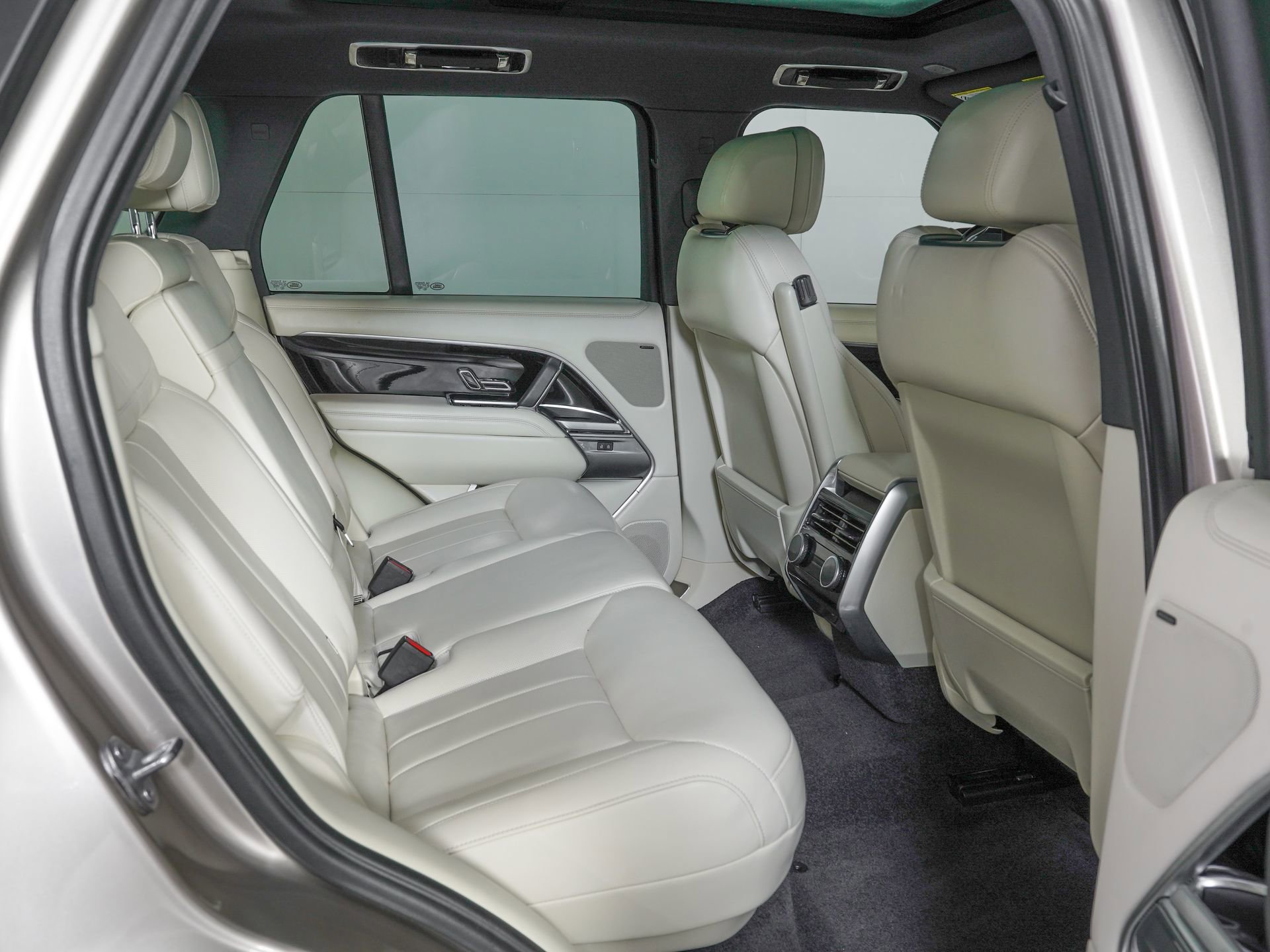 Used 2023 Land Rover Range Rover SE image 19