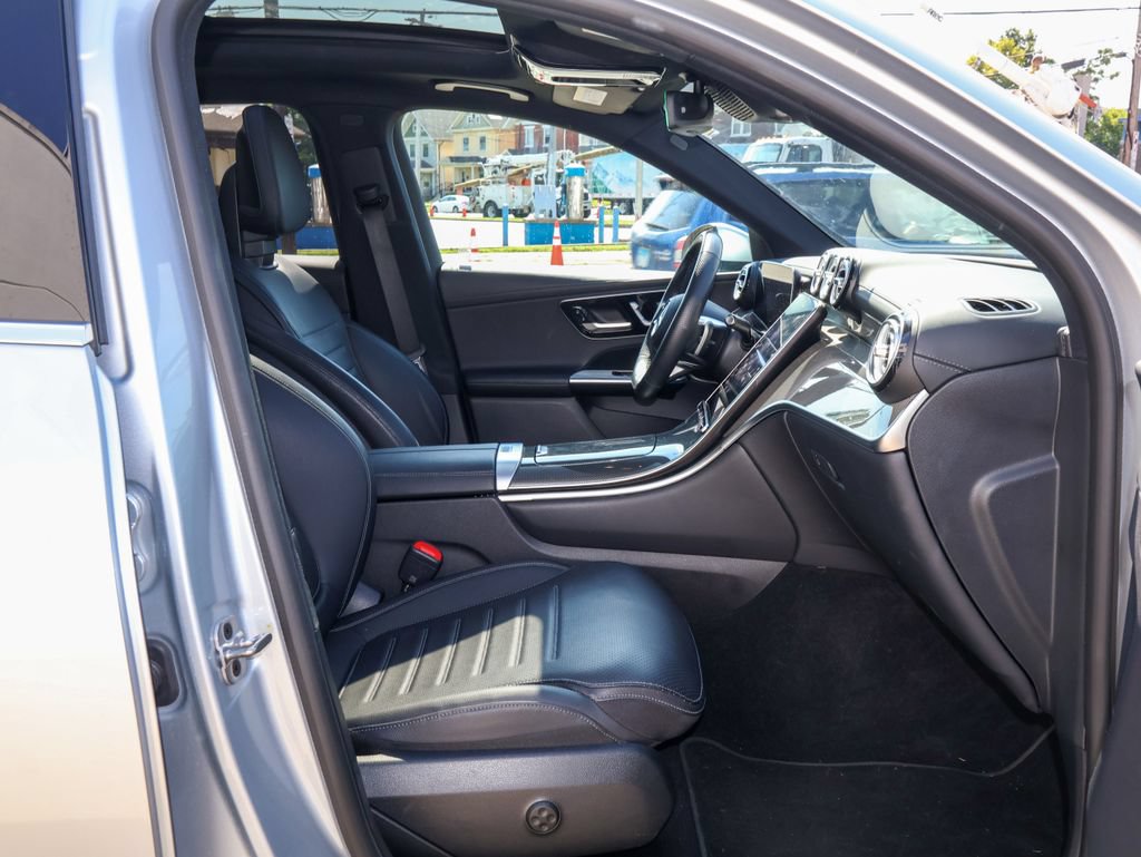 Used 2023 Mercedes-Benz GLC 300 4MATIC image 29