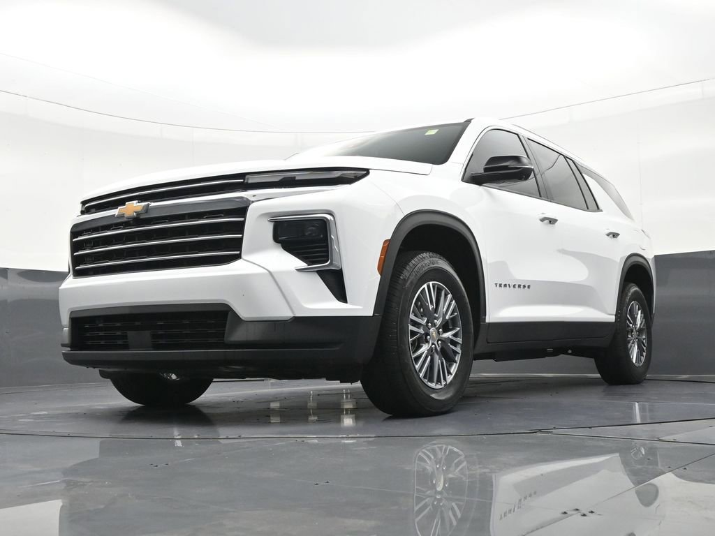 Used 2025 Chevrolet Traverse LT w/ Driver Confidence Package FWD image 25