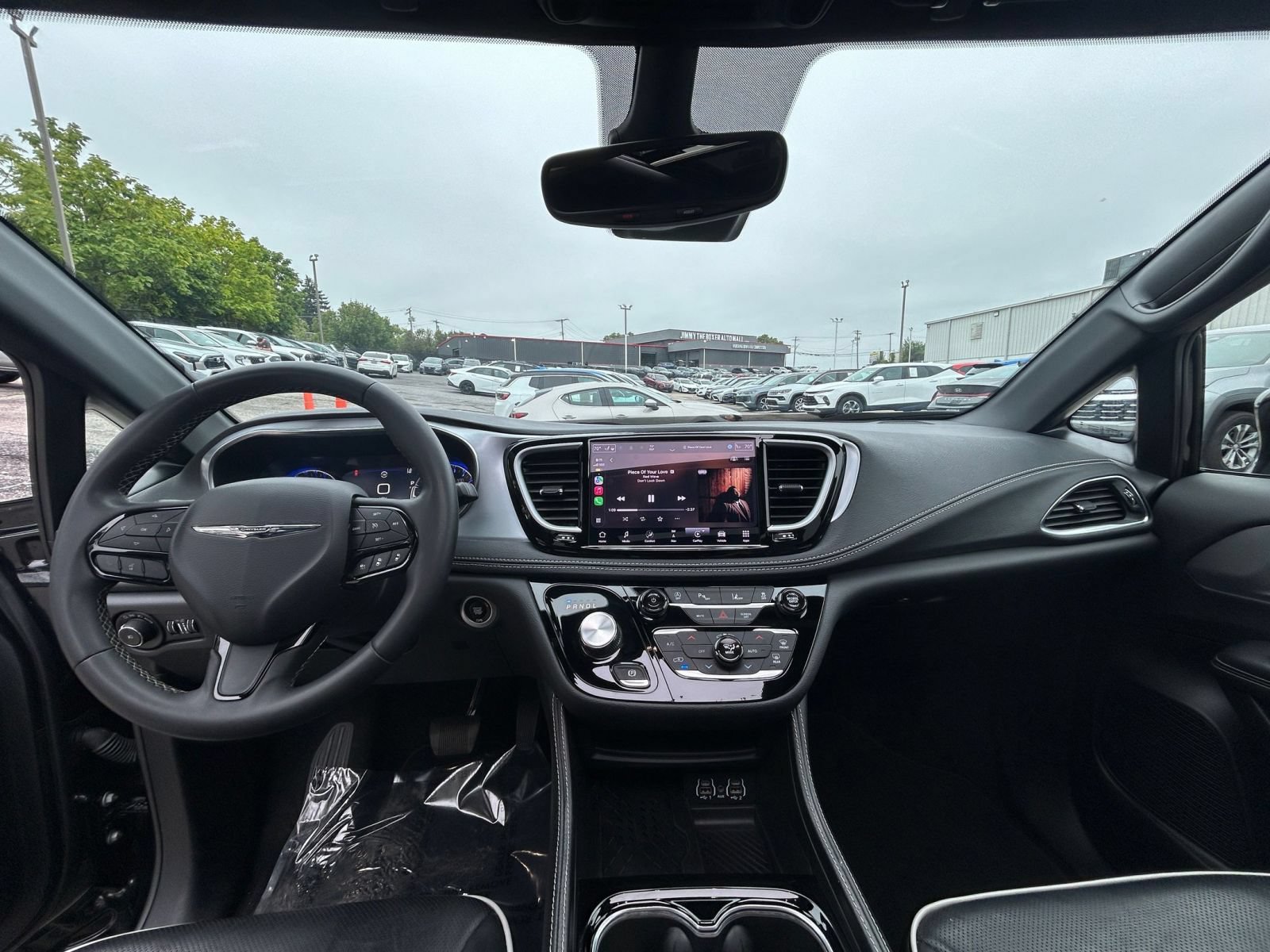 Used 2025 Chrysler Pacifica Limited FWD image 27