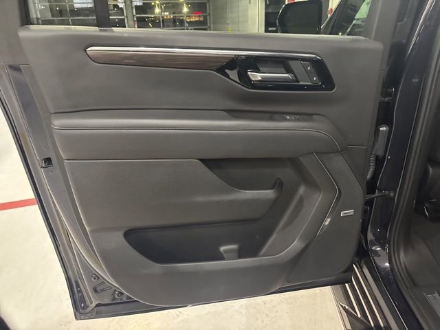 Used 2025 Chevrolet Suburban Premier image 29