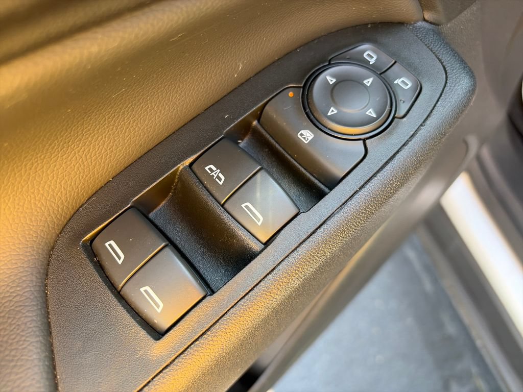 Used 2021 Chevrolet Equinox LT FWD image 17