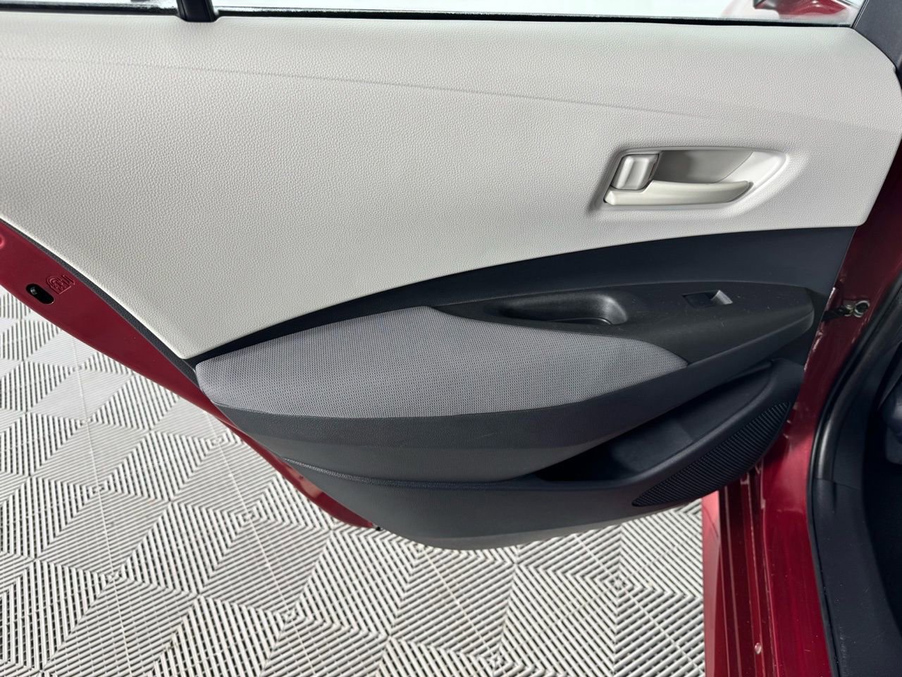 Used 2022 Toyota Corolla LE image 22