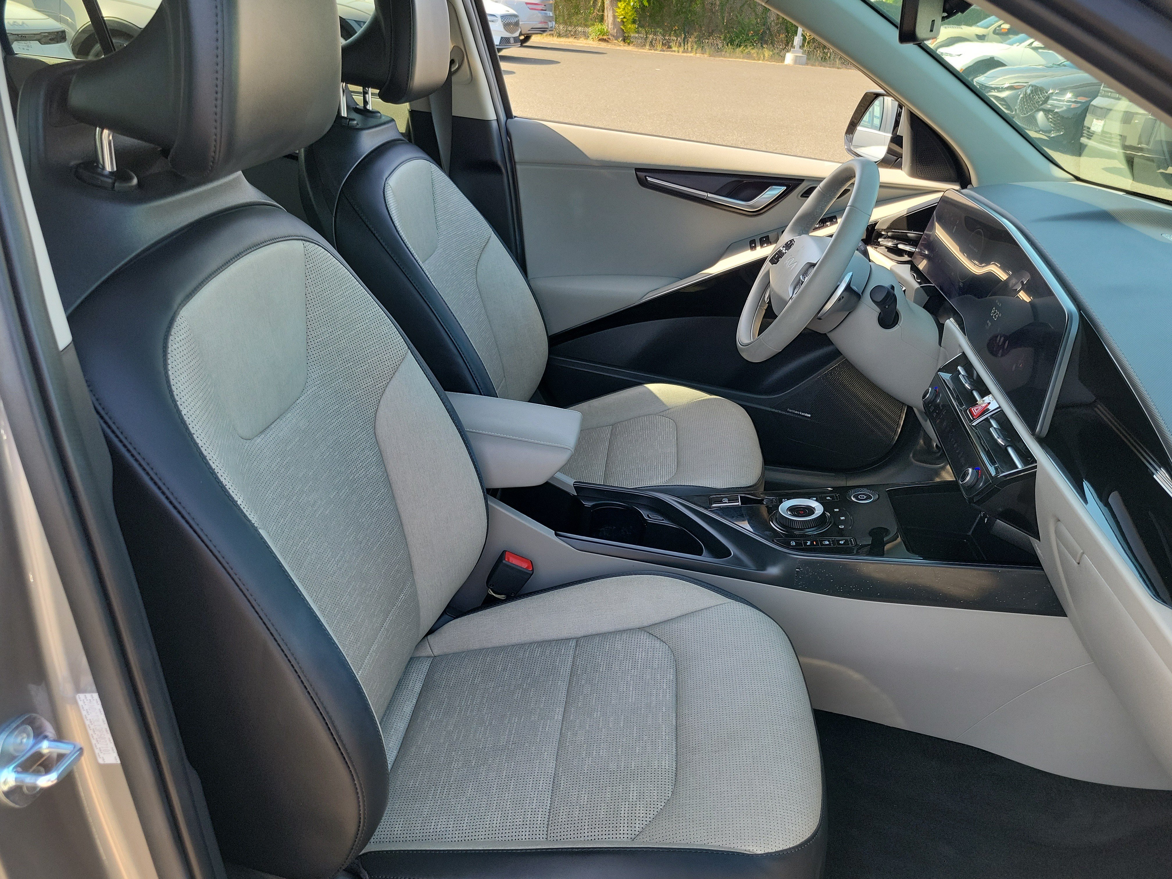 Used 2023 Kia Niro Wave FWD image 21