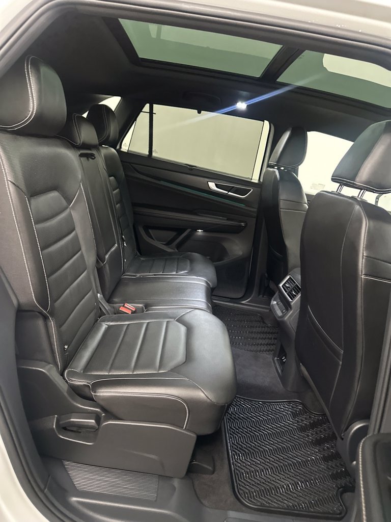 Used 2024 Volkswagen Atlas Cross Sport SEL AWD/4WD image 30