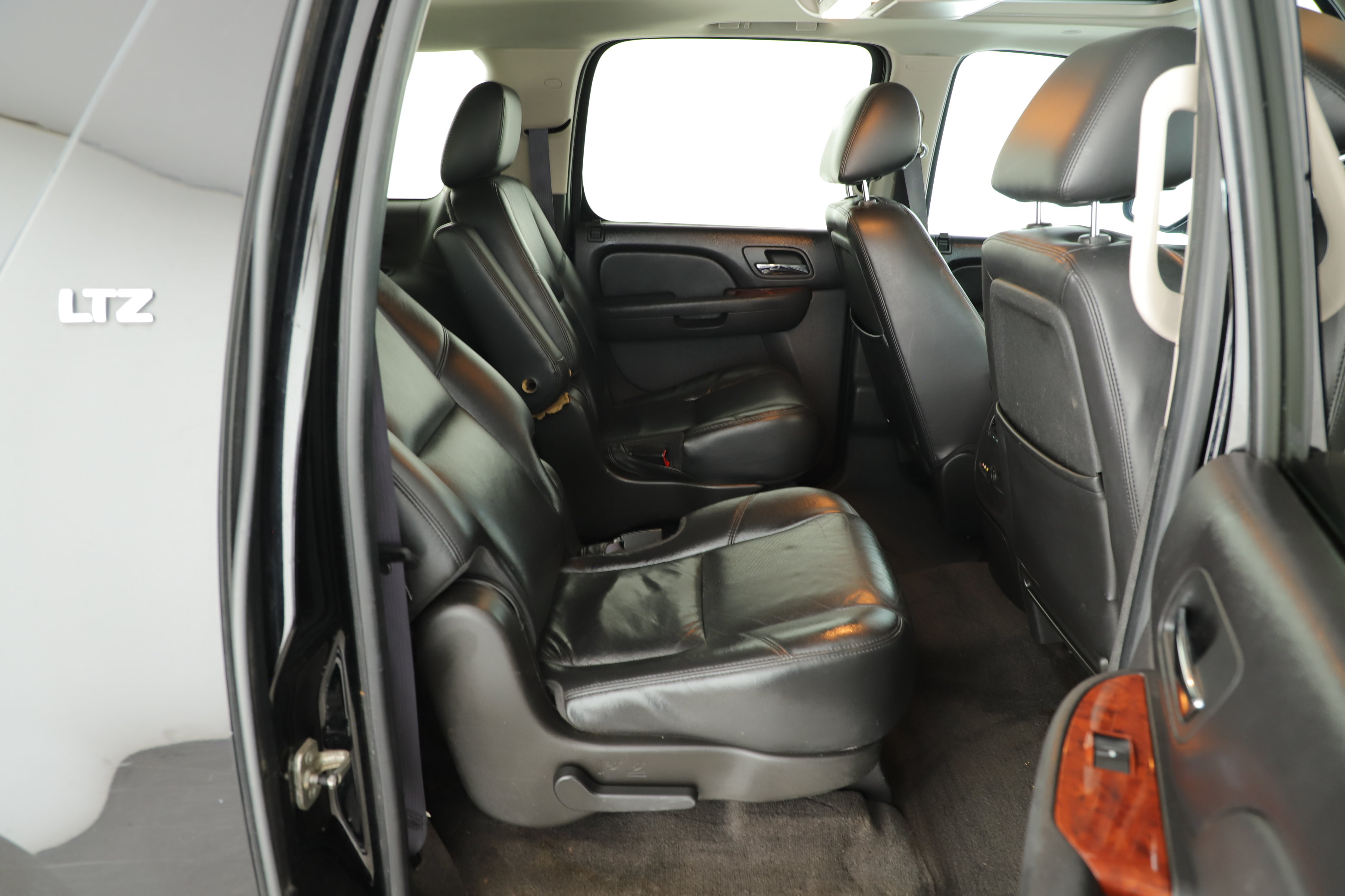 Used 2011 Chevrolet Suburban LTZ AWD/4WD image 11