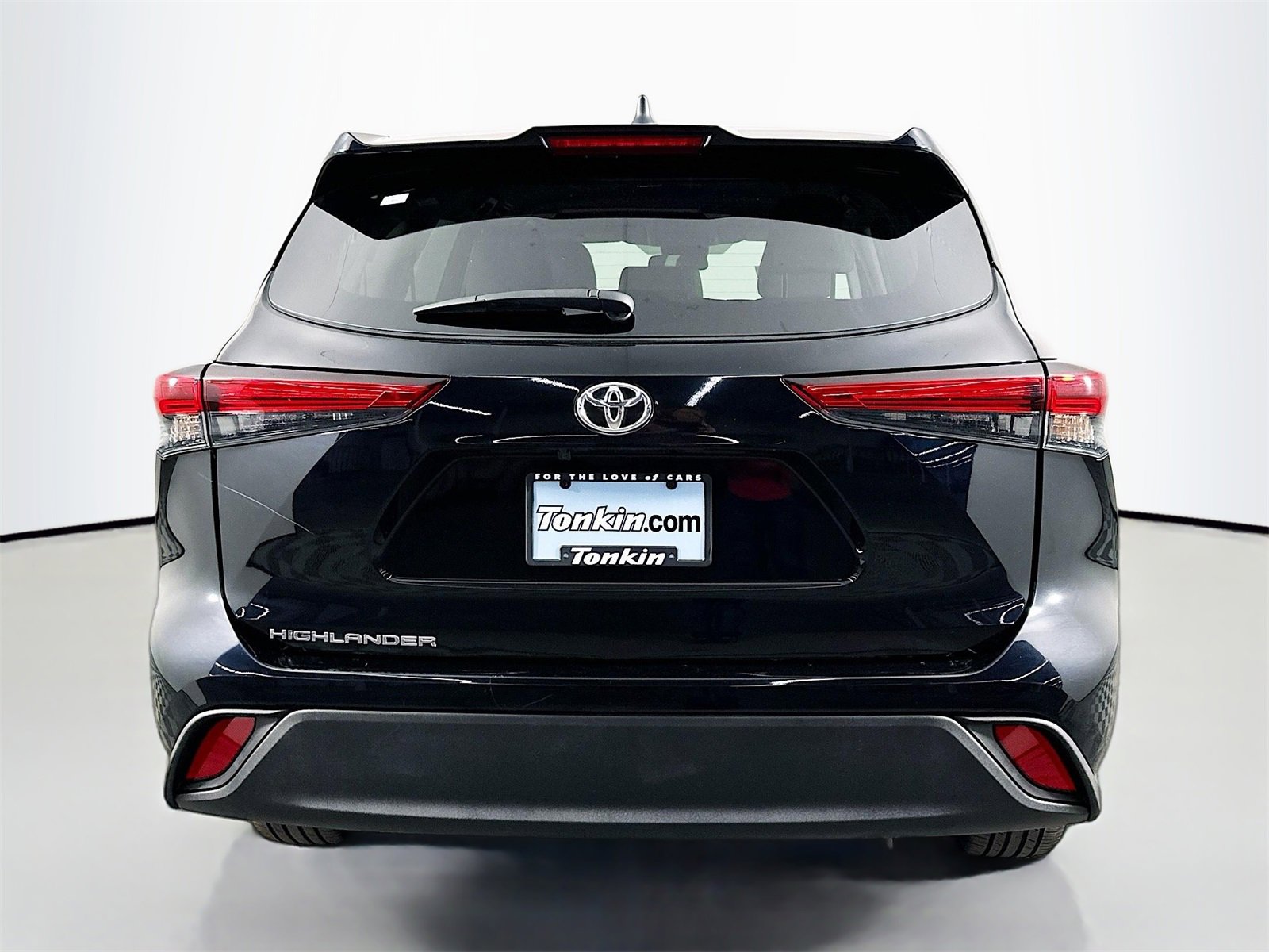Certified 2023 Toyota Highlander L image 6