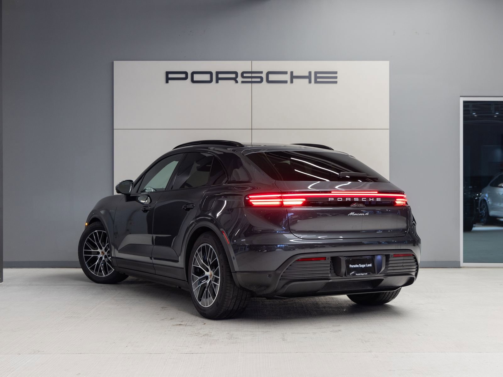 Certified 2026 Porsche Macan 4 Electric AWD/4WD image 3