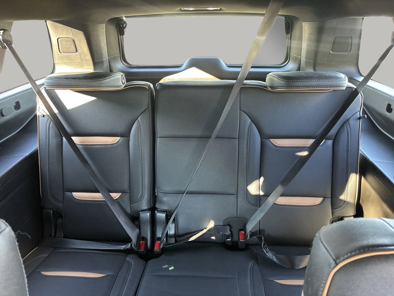 Used 2021 GMC Yukon XL AT4 w/ Technology Package image 17