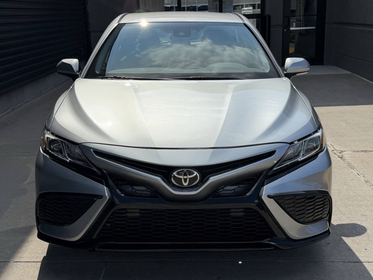 Used 2024 Toyota Camry SE FWD image 4