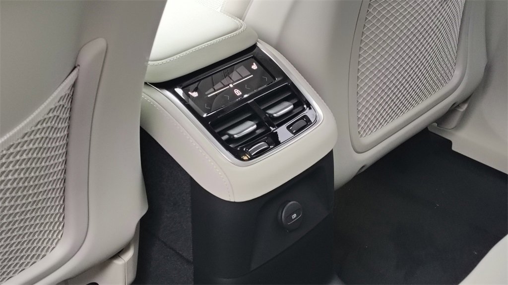New 2026 Volvo XC90 T8 Ultra w/ Protection Package Premier image 30
