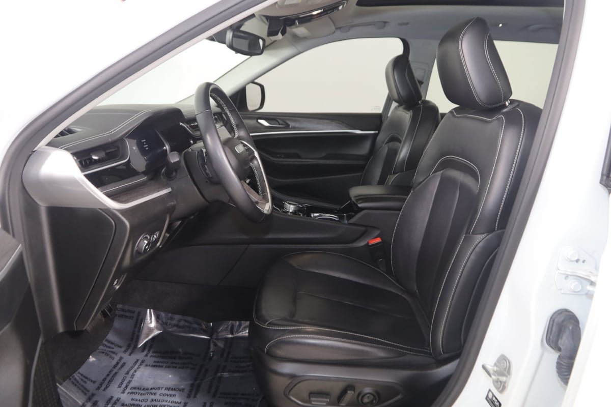 Used 2022 Jeep Grand Cherokee L Limited AWD/4WD image 14