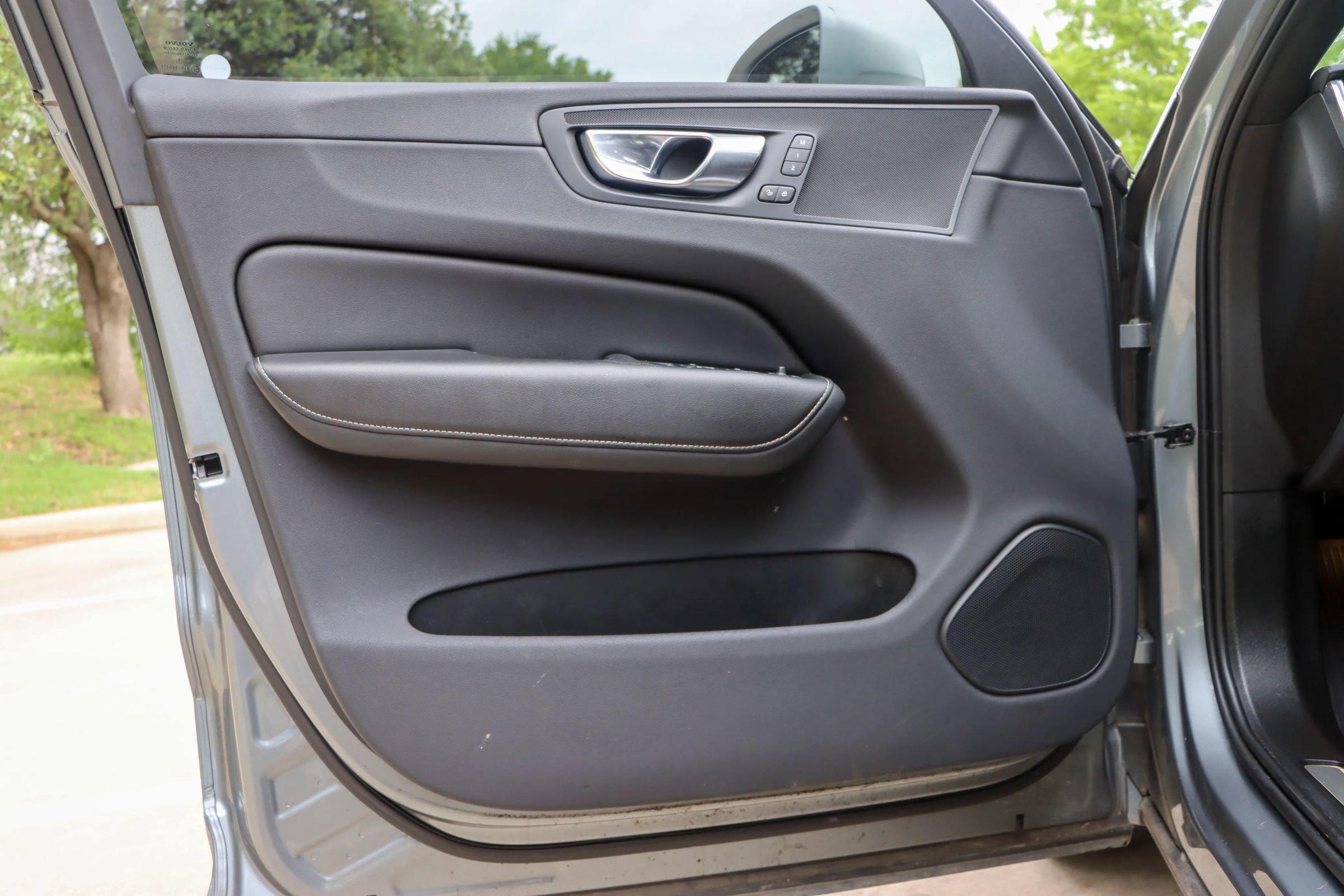 Used 2018 Volvo XC60 T5 R-Design w/ Convenience Package image 13