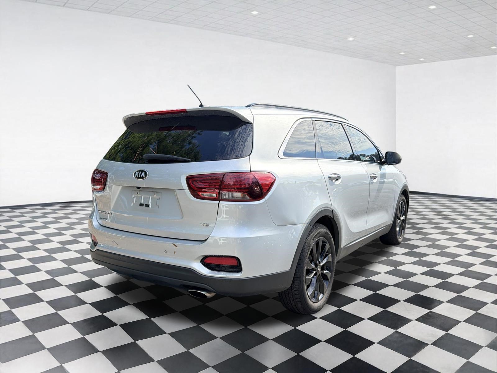 Used 2020 Kia Sorento S FWD image 4