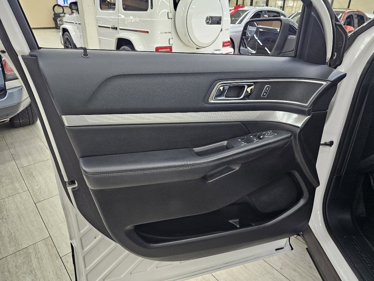 Used 2016 Ford Explorer XLT w/ Equipment Group 202A FWD image 38