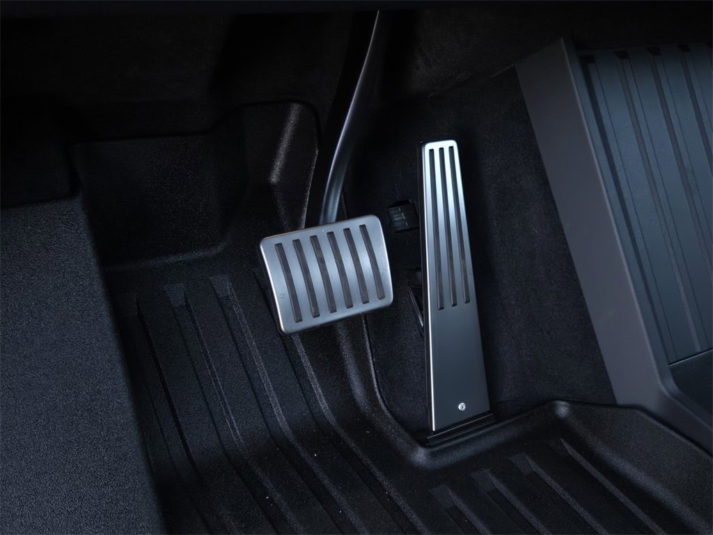 Used 2025 Tesla Cybertruck AWD Crew Cab image 20