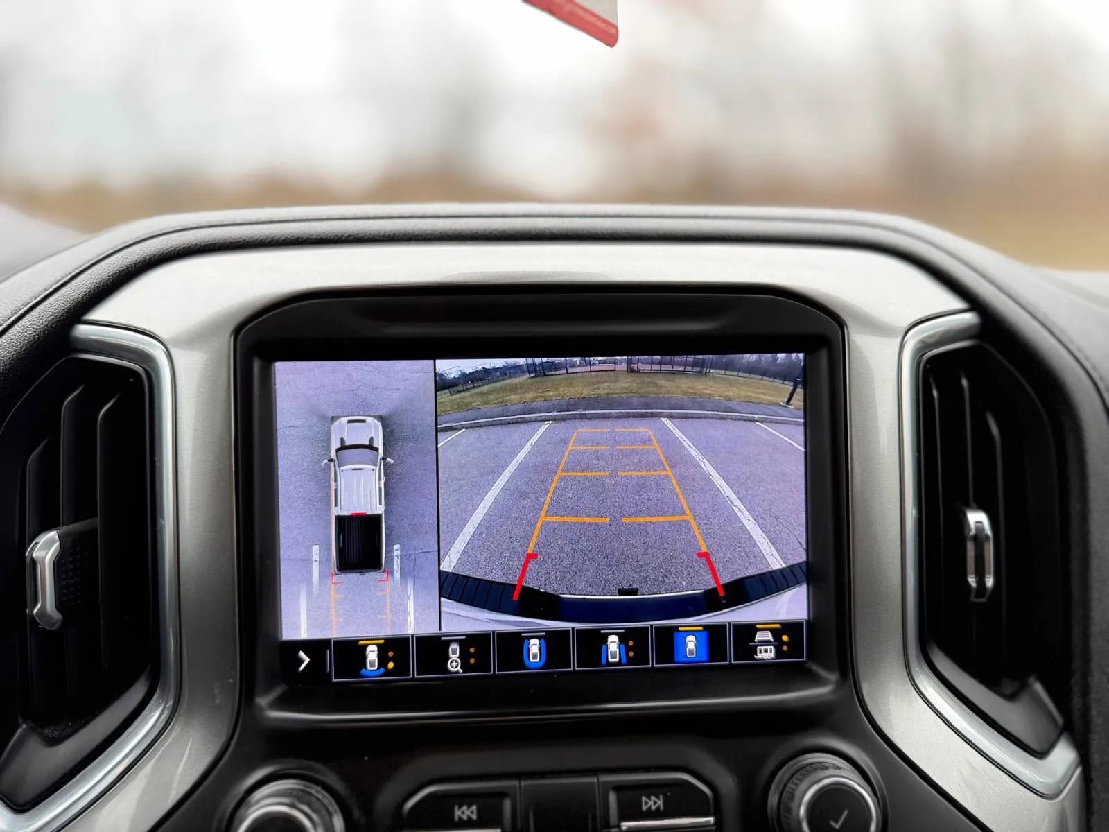 Used 2020 Chevrolet Silverado 2500 LTZ w/ LTZ Plus Package image 17
