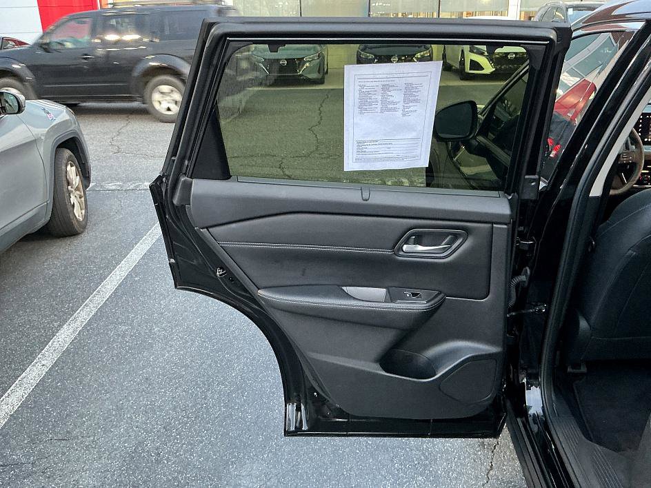 Certified 2025 Nissan Rogue SL w/ Tech Package image 23