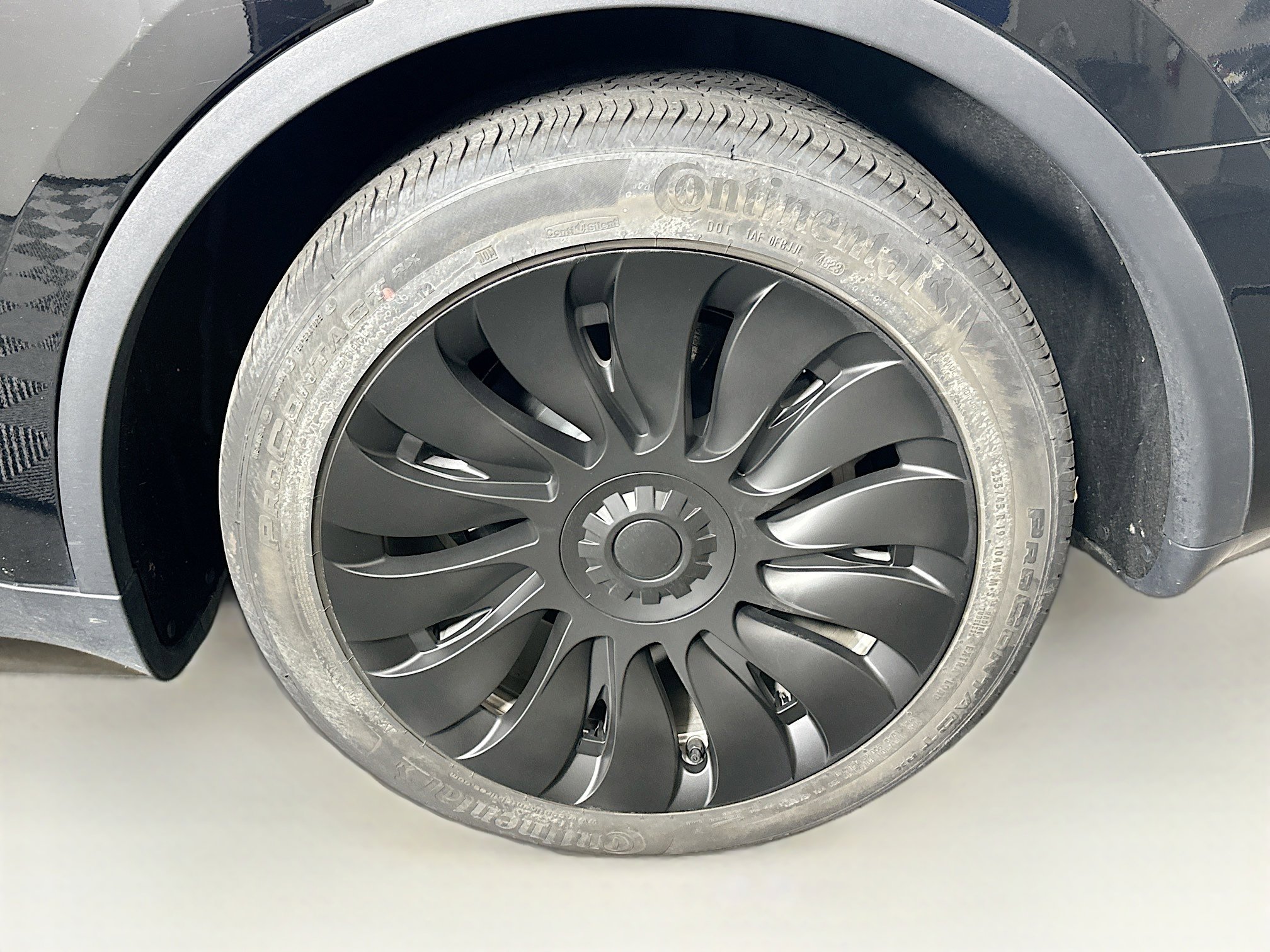 Used 2024 Tesla Model Y Long Range AWD/4WD image 11