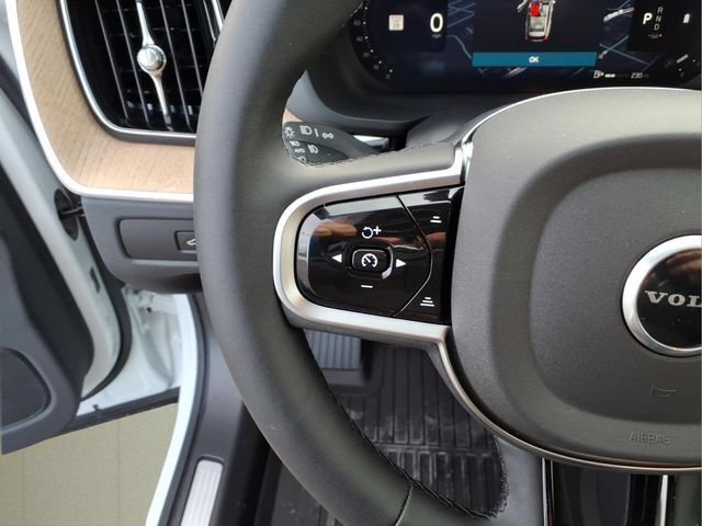 New 2026 Volvo XC60 B5 Plus w/ Protection Package Premier AWD/4WD image 20
