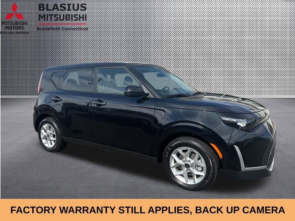 Used 2025 Kia Soul LX w/ LX Technology Package FWD image 3