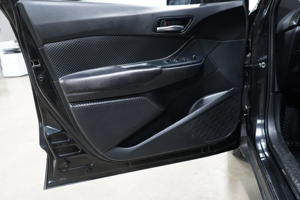 Used 2019 Toyota C-HR LE FWD image 9