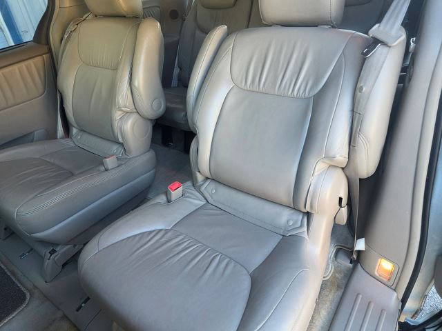 Used 2010 Toyota Sienna image 17
