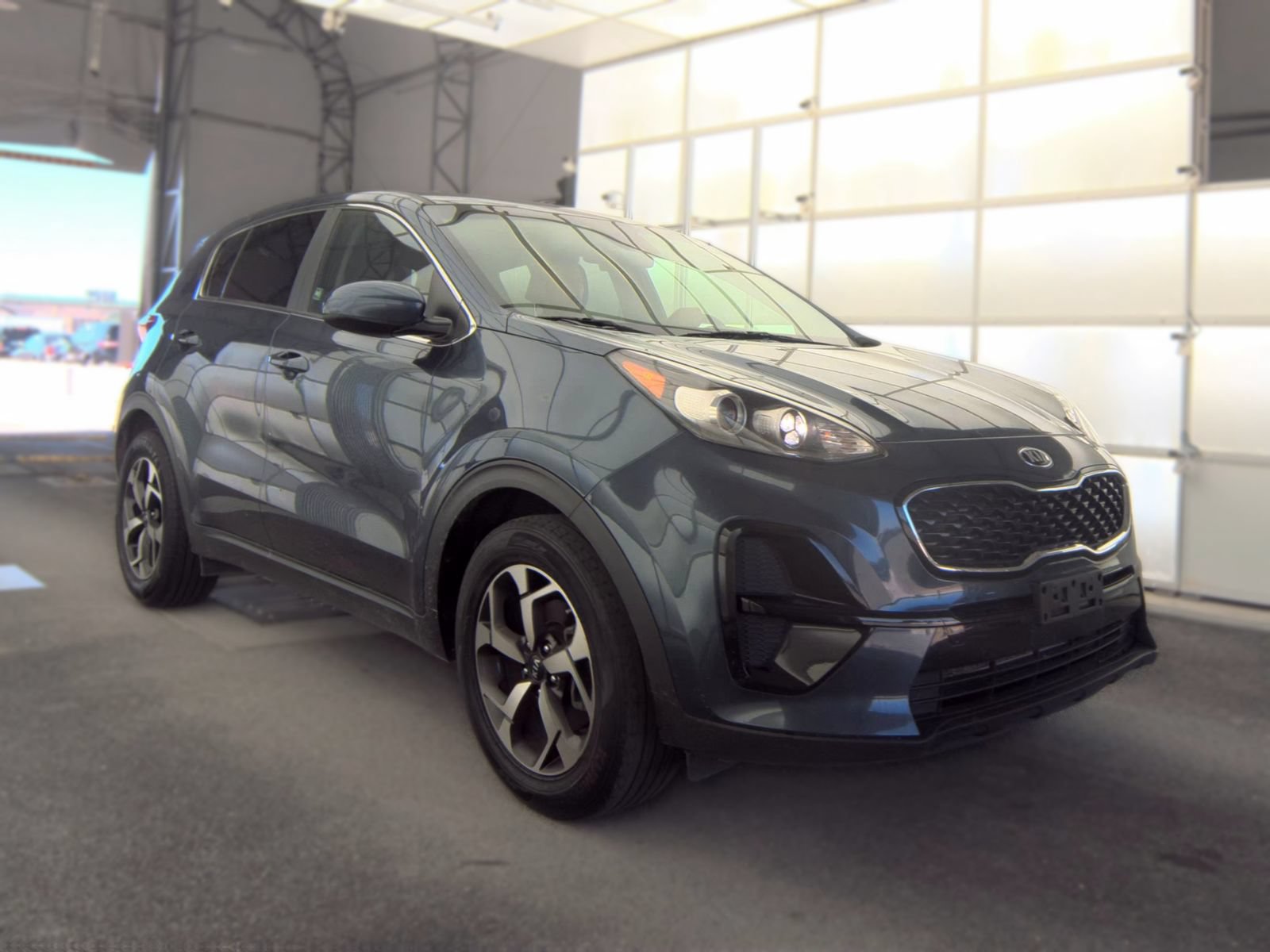 Used 2022 Kia Sportage LX FWD image 2