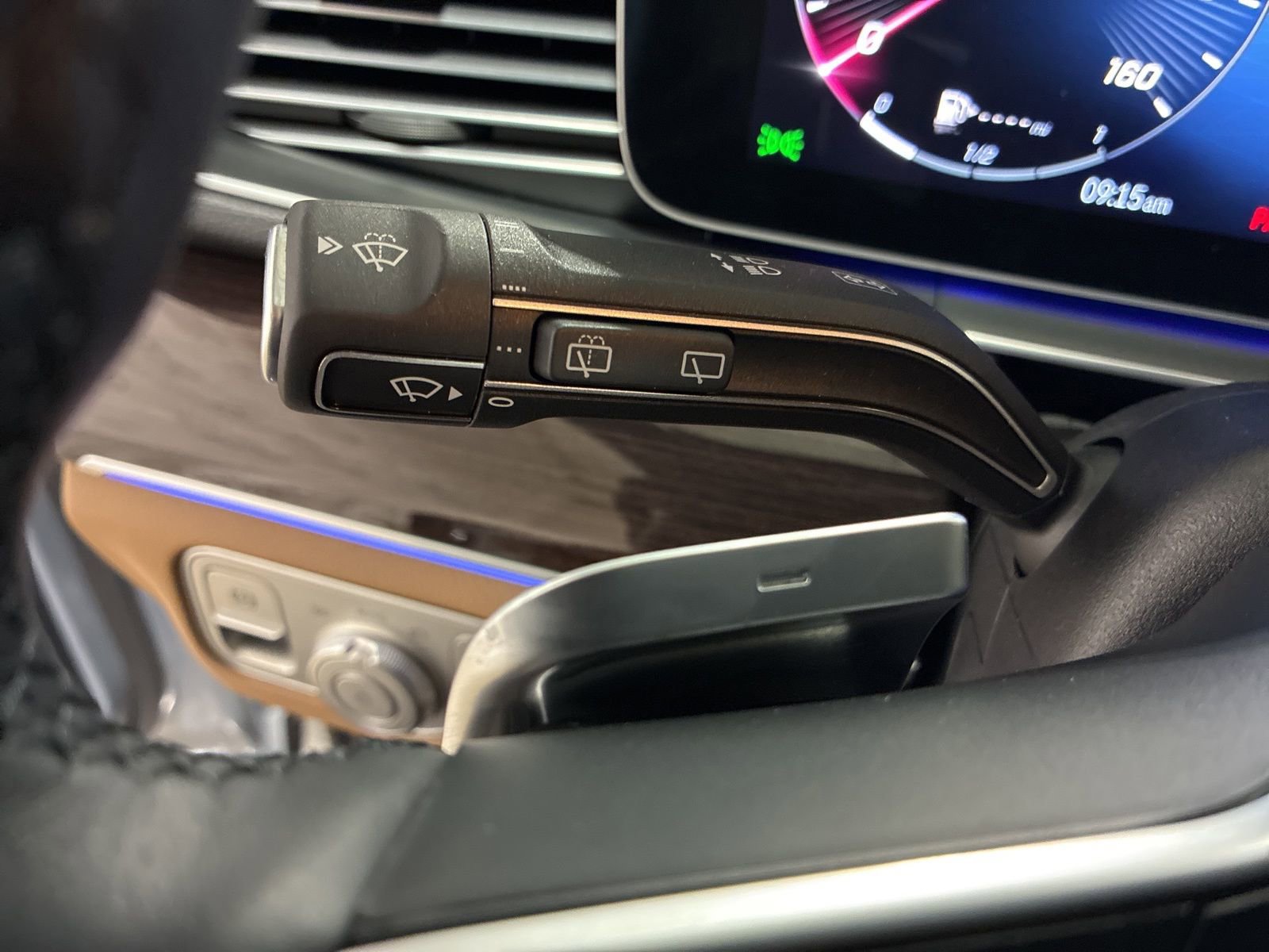 Used 2025 Mercedes-Benz GLE 450e 4MATIC image 12